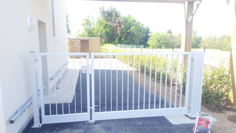 Fabrication et pose de portails sur mesure dans un lotissement à Vénissieux