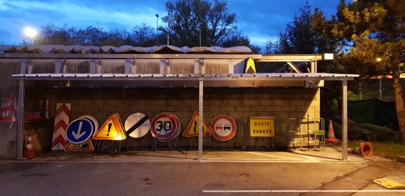 Pose d'un abri sur mesure pour un exploitant autoroutier à Caluire