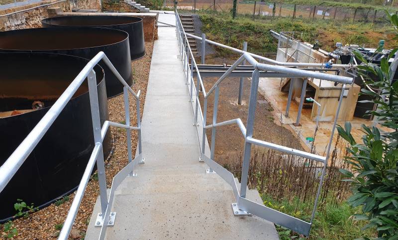 Fabrication et pose d'un garde-corps industriel sur mesure à Chessy les mines