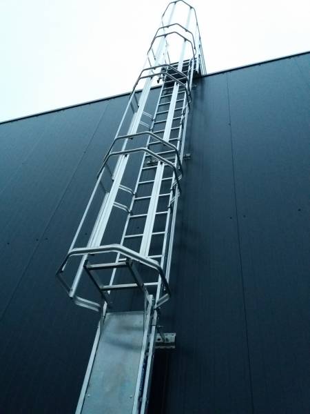 Fourniture et pose d'échelles à crinoline sur mesure à Lyon