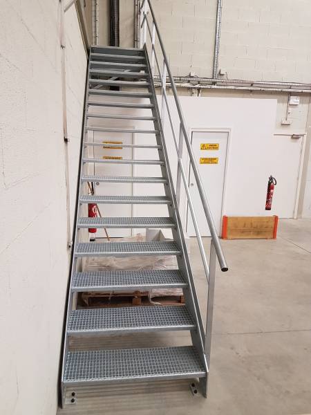 Fabrication d'escaliers industriels et sur mesure pour des bâtiments industriels à Lyon