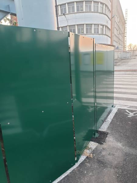 Fabrication d'une barrière occultante pleine sur un site industriel à Saint Fons