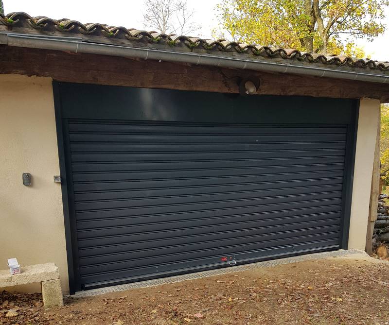 Fourniture et pose de rideaux métalliques sur mesure sur l'agglomération lyonnaise