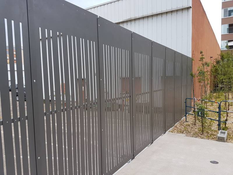 Fabrication sur mesure d'un parevue à Confluence (Lyon)