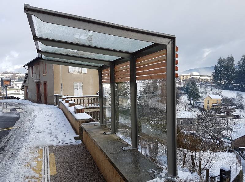 Fabrication d'un abri piéton sur mesure pour la commune de Grandris