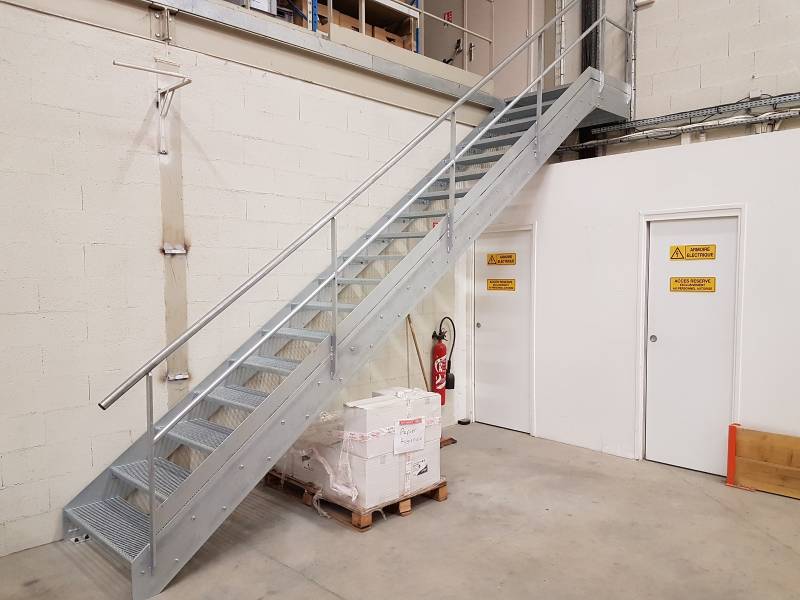 Fabrication d'escaliers industriels et sur mesure pour des bâtiments industriels à Lyon