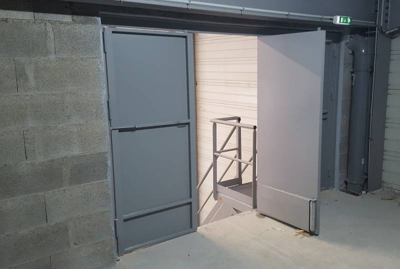 Conception, fabrication, et pose de système d'ouverture de porte métallique sur mesure à Arnas