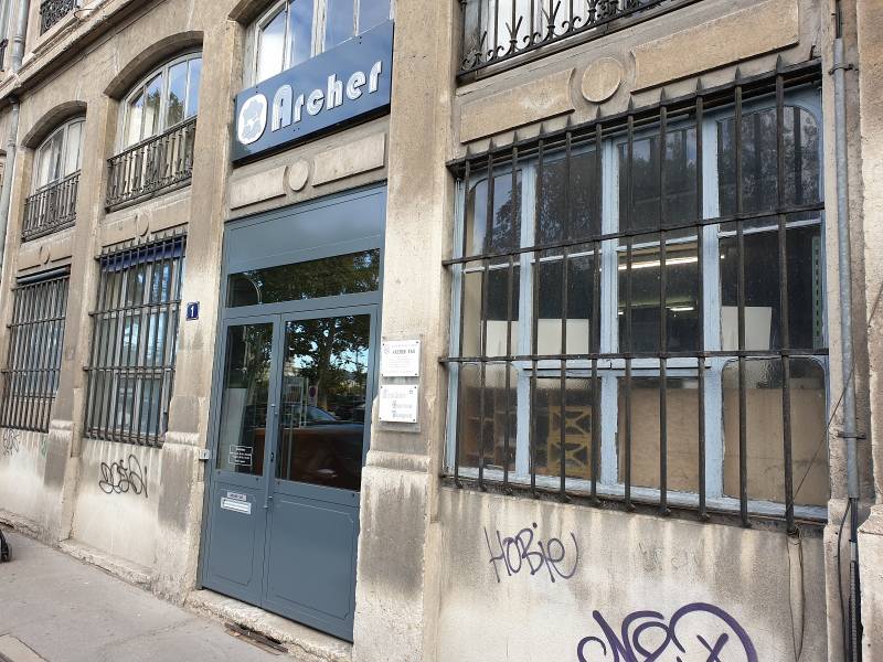 Fabrication et pose d'une porte en acier/verre sur mesure en plein centre de Lyon