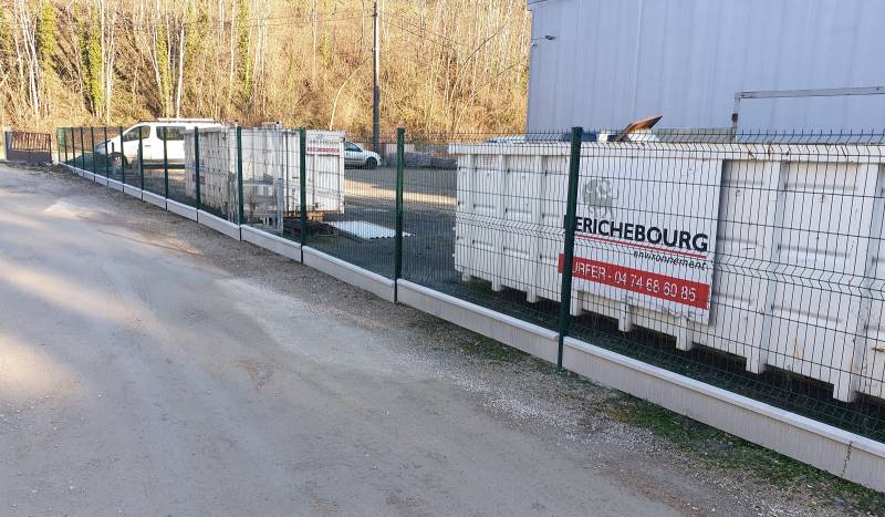 Fourniture et pose de clôture pour fermer un parking à Lamure sur Azergues
