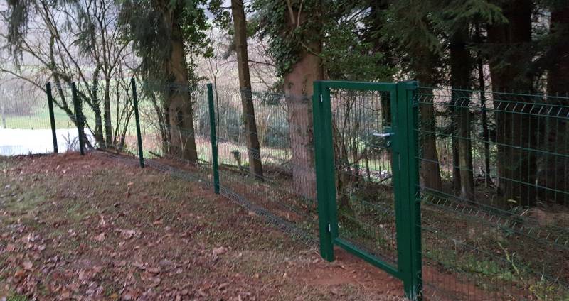 Fabrication d'une clôture en panneau rigide sur mesure sur Cublize