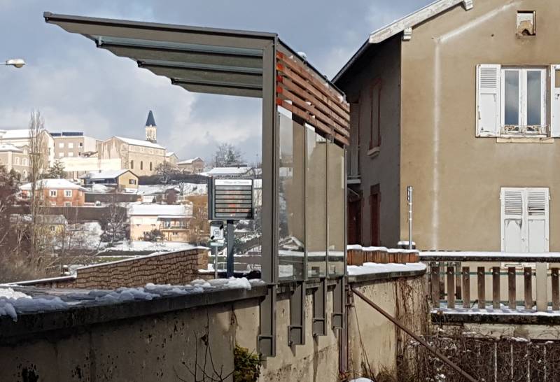 Fabrication d'un abri piéton sur mesure pour la commune de Grandris