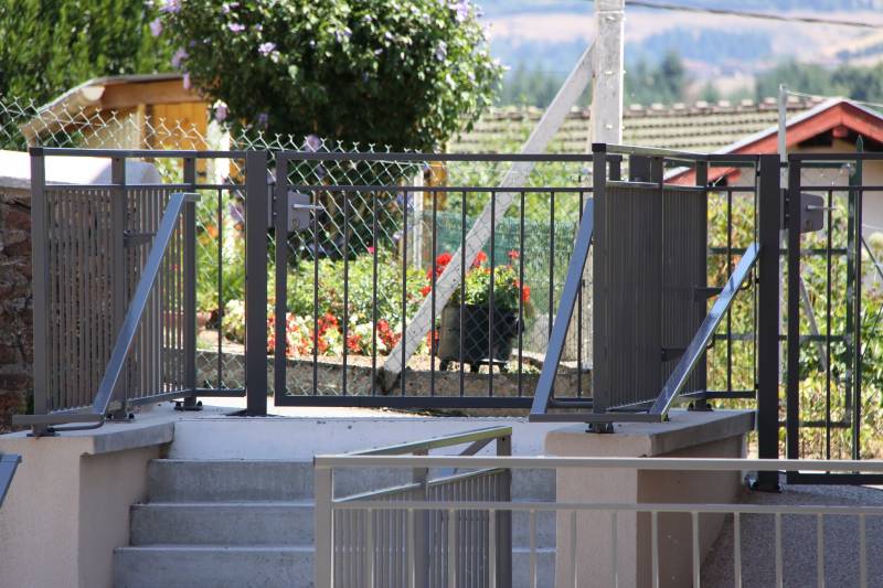 Réalisation de structures métalliques sur mesure pour l'école municipale de Grandris