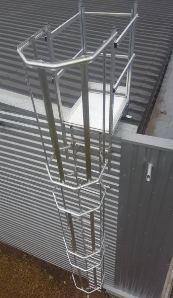 Fourniture et pose d'échelles à crinoline sur mesure à Lyon