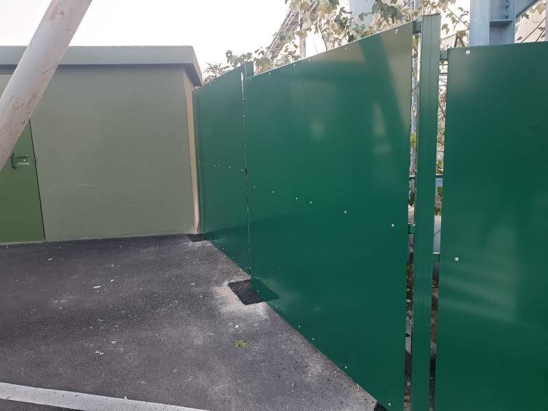 Fabrication d'une barrière occultante pleine sur un site industriel à Saint Fons