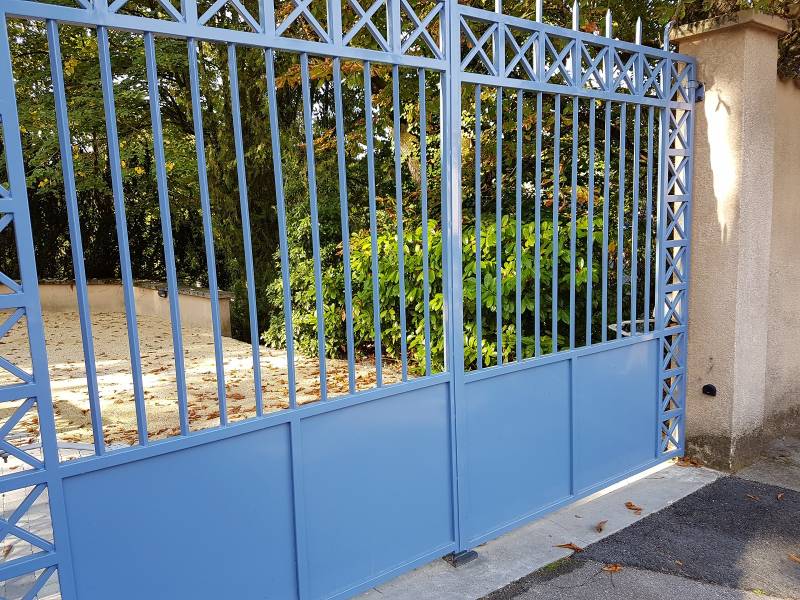 Fabrication et pose de parevues et rénovation d'une entrée de résidence à Charbonnières les Bains