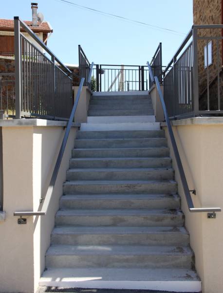 Réalisation de structures métalliques sur mesure pour l'école municipale de Grandris