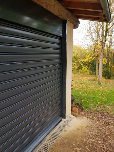 Fourniture et pose de rideaux métalliques sur mesure sur l'agglomération lyonnaise