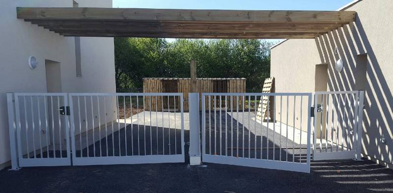 Fabrication et pose de portails sur mesure dans un lotissement à Vénissieux