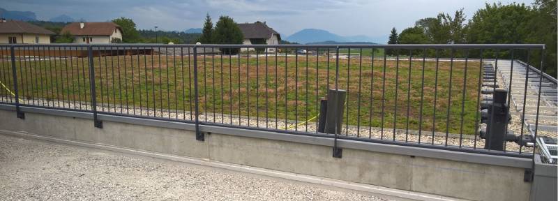 pose de barrières en métal pour sécuriser une entreprise à Vénissieux