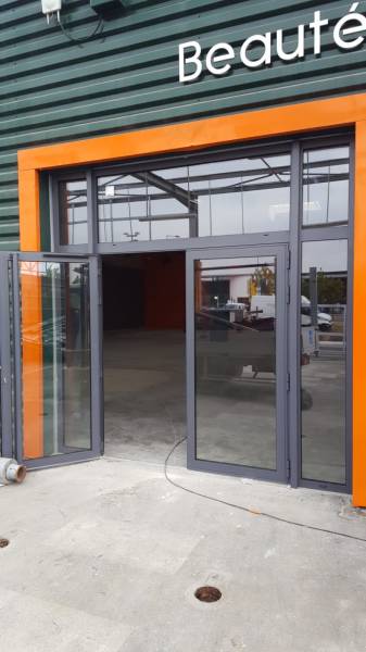 Conception et pose de murs rideaux sur mesure dans toute la région lyonnaise