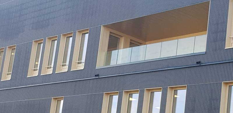 Conception et Installation d'un garde-corps en verre dans un immeuble sur la commune de Saint Priest