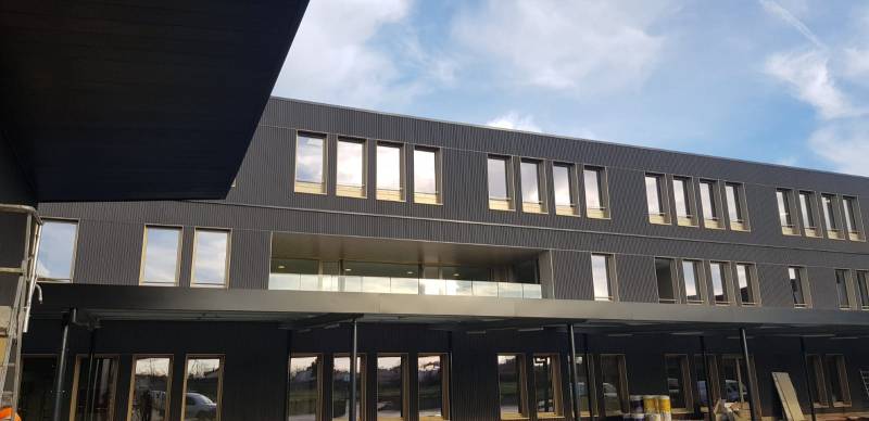 Conception et Installation d'un garde-corps en verre dans un immeuble sur la commune de Saint Priest