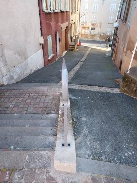 Réparation d'une barrière avec remplacement à l'identique du garde-corps pour la commune de Grandris