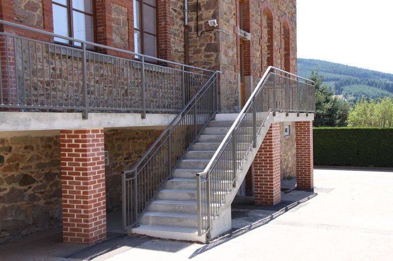 Réalisation de structures métalliques sur mesure pour l'école municipale de Grandris