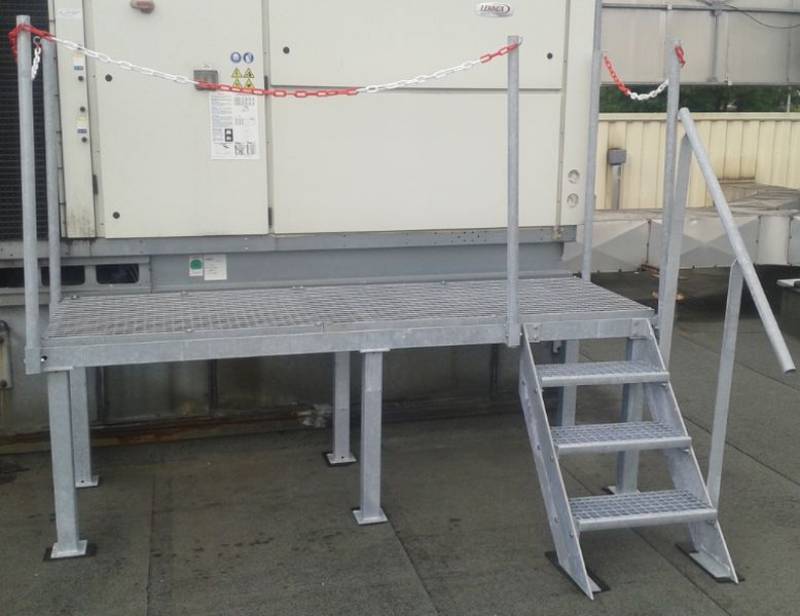 Fabrication et pose d'un escalier de toiture sur mesure à Lyon