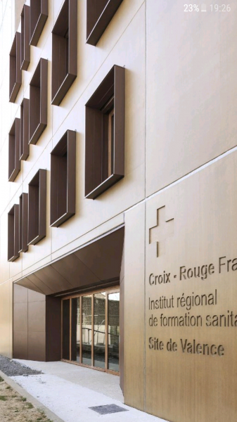 Fabrication et pose de vêtures sur mesure à Valence (26)