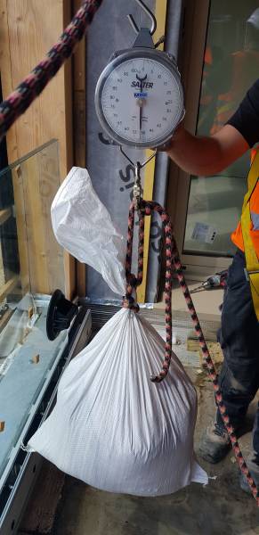 Fabrication sur mesure d'un Garde-corps en verre sur une ossature en bois en plein centre de Lyon