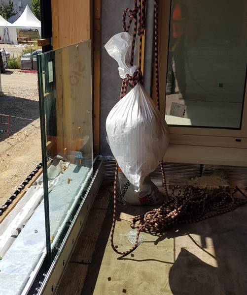 Fabrication sur mesure d'un Garde-corps en verre sur une ossature en bois en plein centre de Lyon