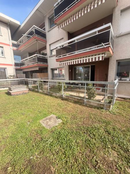 Pose de garde-corps vitré sur bac jardinière béton – métallerie serrurerie sur mesure