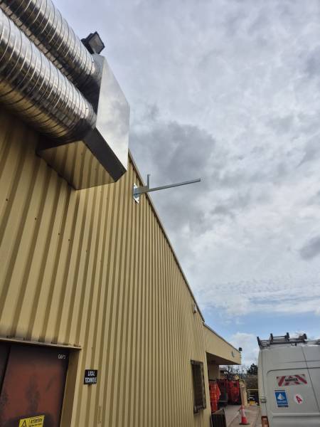 Ensemble métallique galvanisé pour environnement industriel exigeant