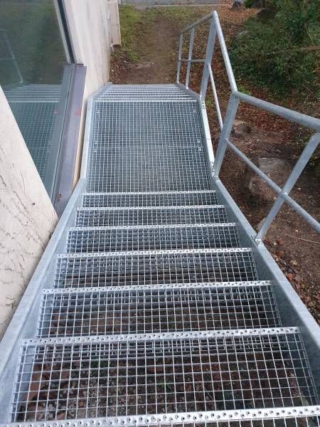 Réalisation de 2 escaliers sur mesure pour la mairie de Letra