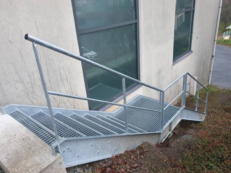 Réalisation de 2 escaliers sur mesure pour la mairie de Letra