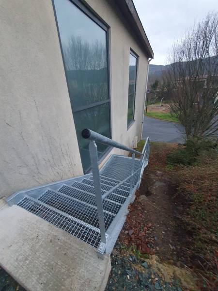 Réalisation de 2 escaliers sur mesure pour la mairie de Letra
