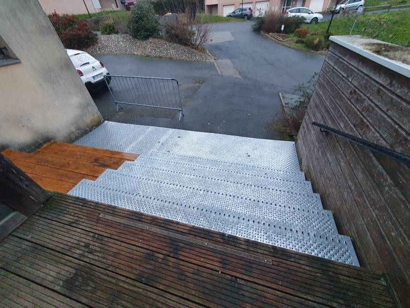 Réalisation de 2 escaliers sur mesure pour la mairie de Letra