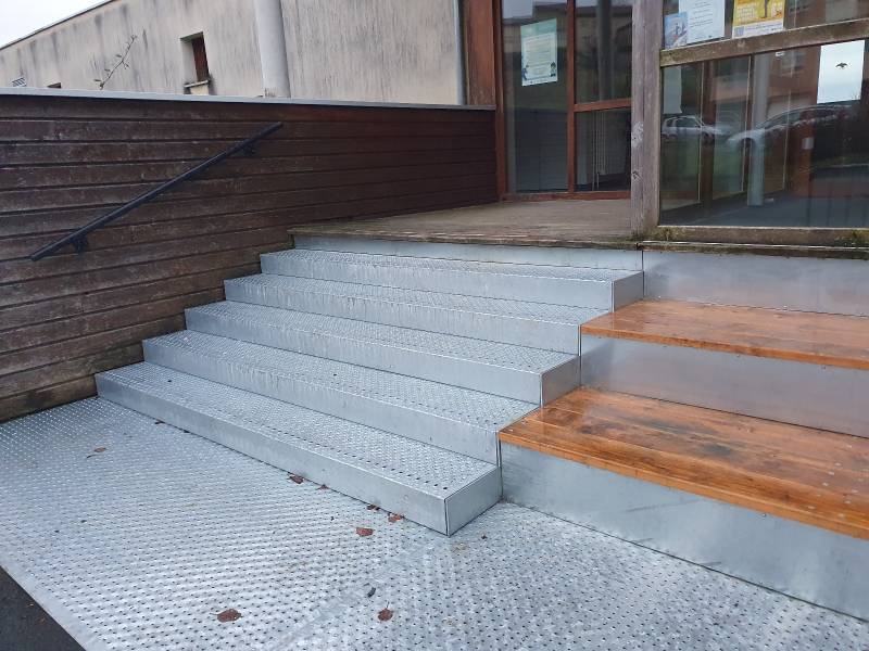 Réalisation de 2 escaliers sur mesure pour la mairie de Letra