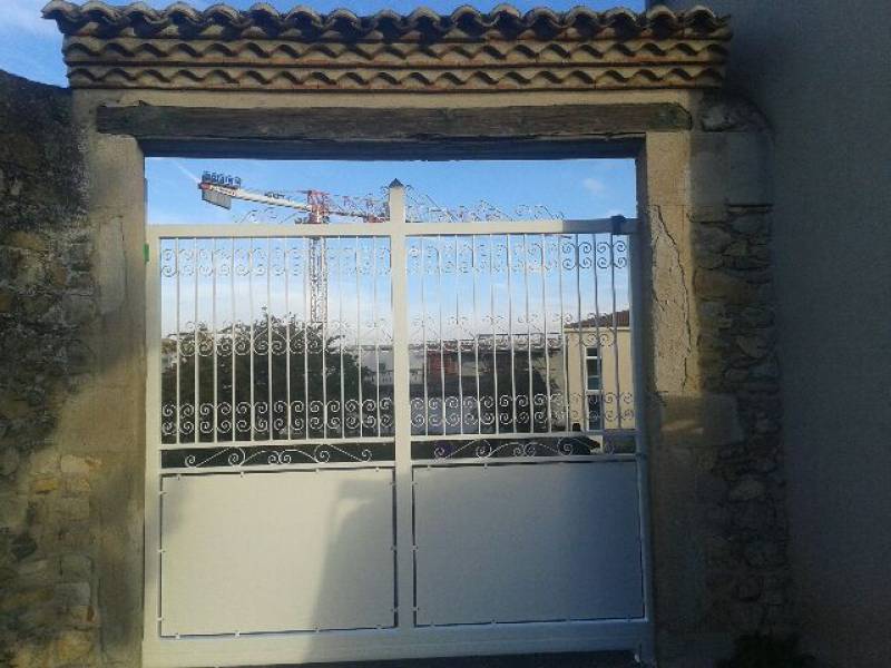 Fabrication de portail sur mesure pour cloturer des terrains sur la commune de Mornant